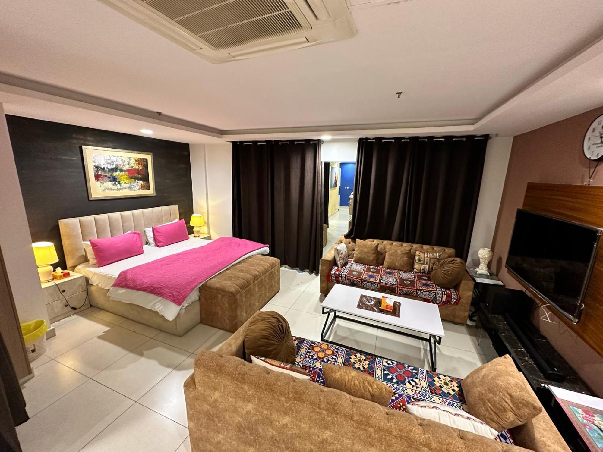 Sunset Luxury Gold Crest Mall Residency Lahore Ngoại thất bức ảnh