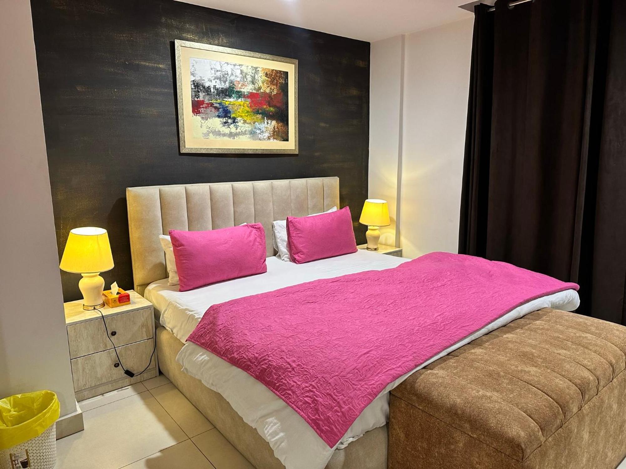 Sunset Luxury Gold Crest Mall Residency Lahore Ngoại thất bức ảnh