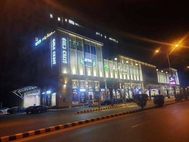 Sunset Luxury Gold Crest Mall Residency Lahore Ngoại thất bức ảnh